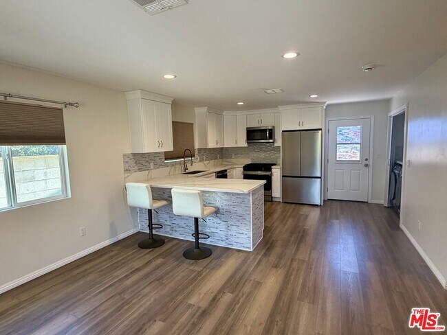 Foto del edificio - 3543 Sanborn Ave