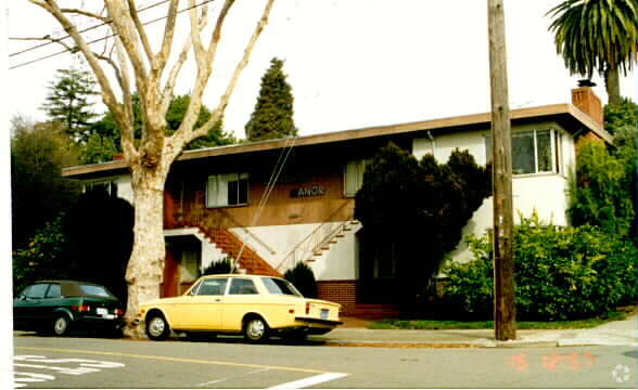 Building Photo - Carlotta Manor