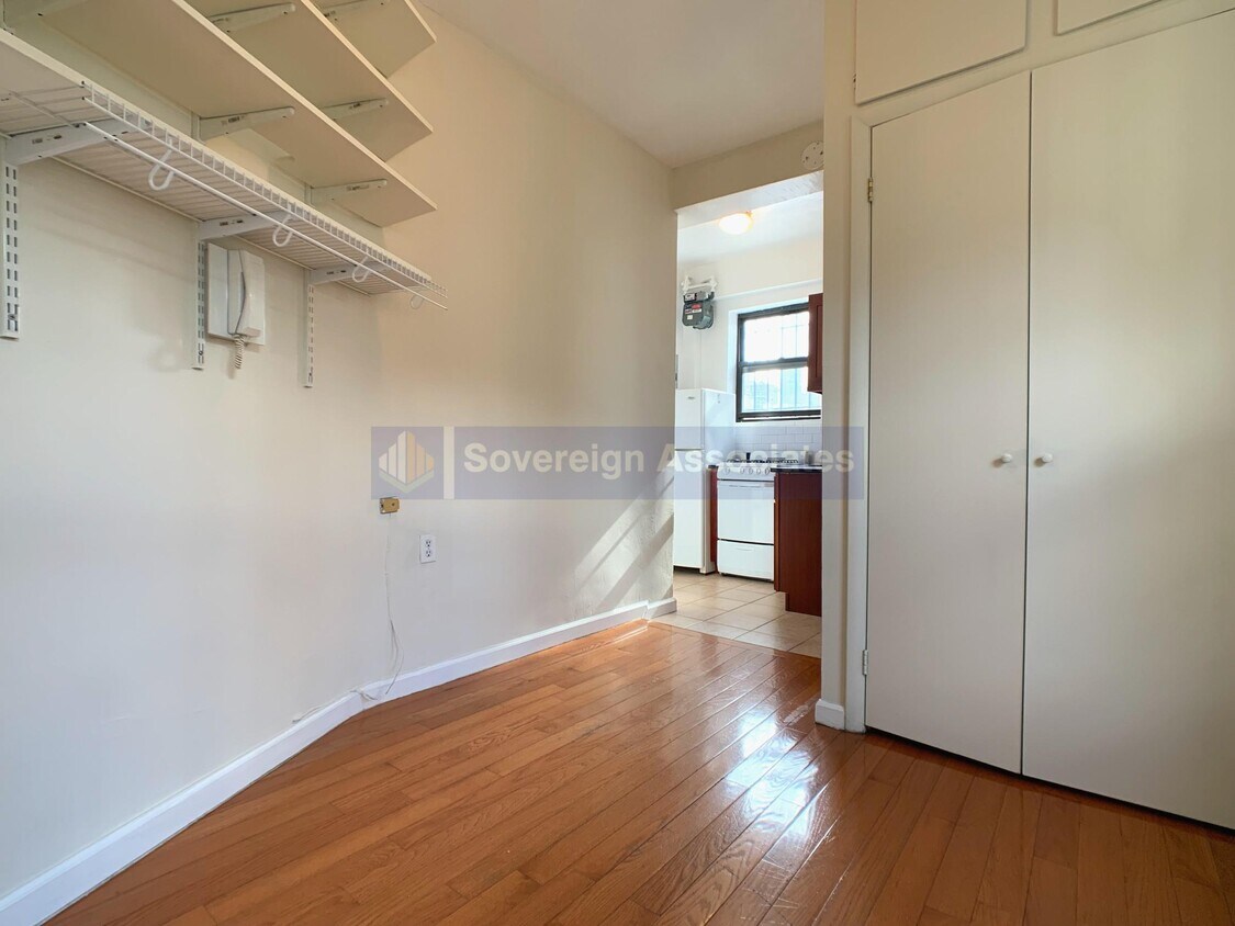 Foto principal - 115 W 71st St