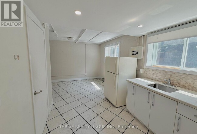 Building Photo - 153 Godfrey Dr