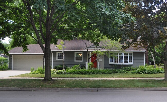 Foto del edificio - 1111 7th Ave SW