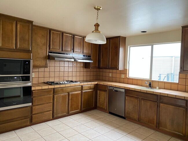 large kitchen - 6017 California St