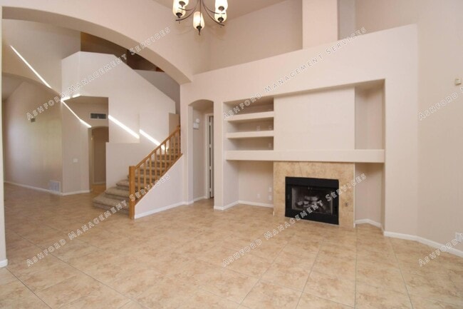 Foto del edificio - BEAUTIFUL 4 BEDROOM + LOFT ON CULDESAC WITH POOL/SPA