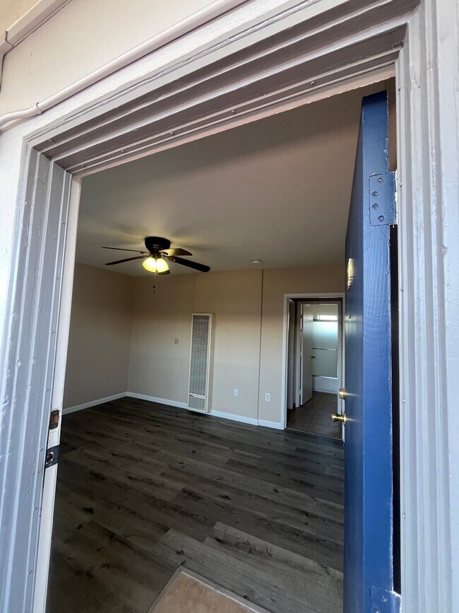 Foto del edificio - 2555 Foothill Blvd