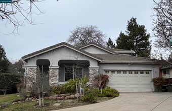 Building Photo - 350 Caroni St