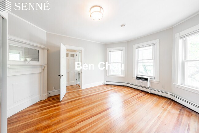 Building Photo - 89 Kinnaird St