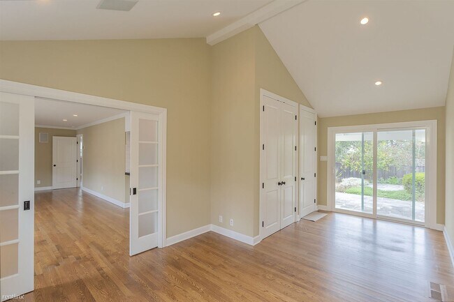Building Photo - 3 br, 2 bath House - 3898 The Bishop House