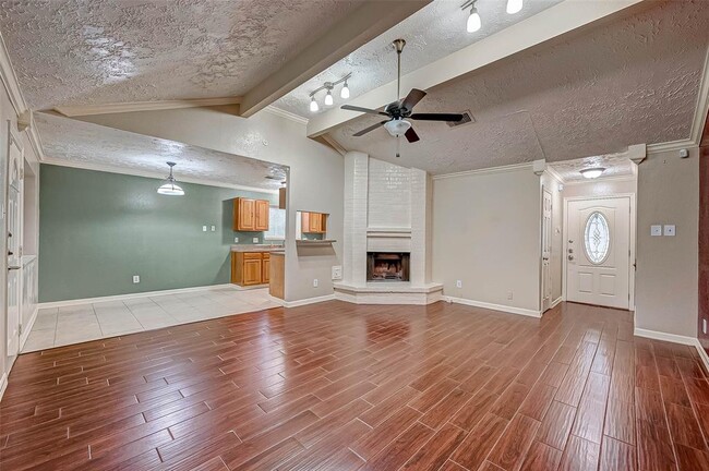 Building Photo - 1702 Jo Ann Ln