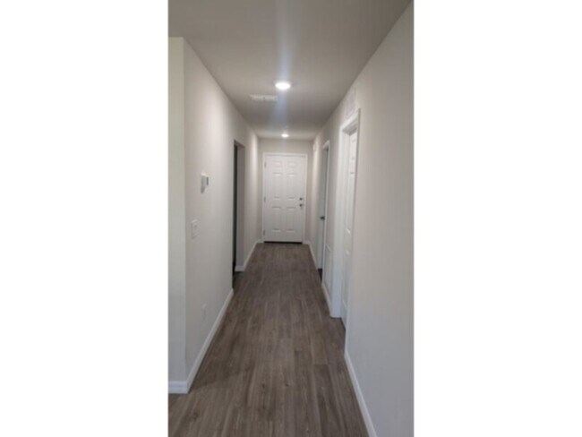 Foto del edificio - Newer Build Duplex Available Pine Lakes!