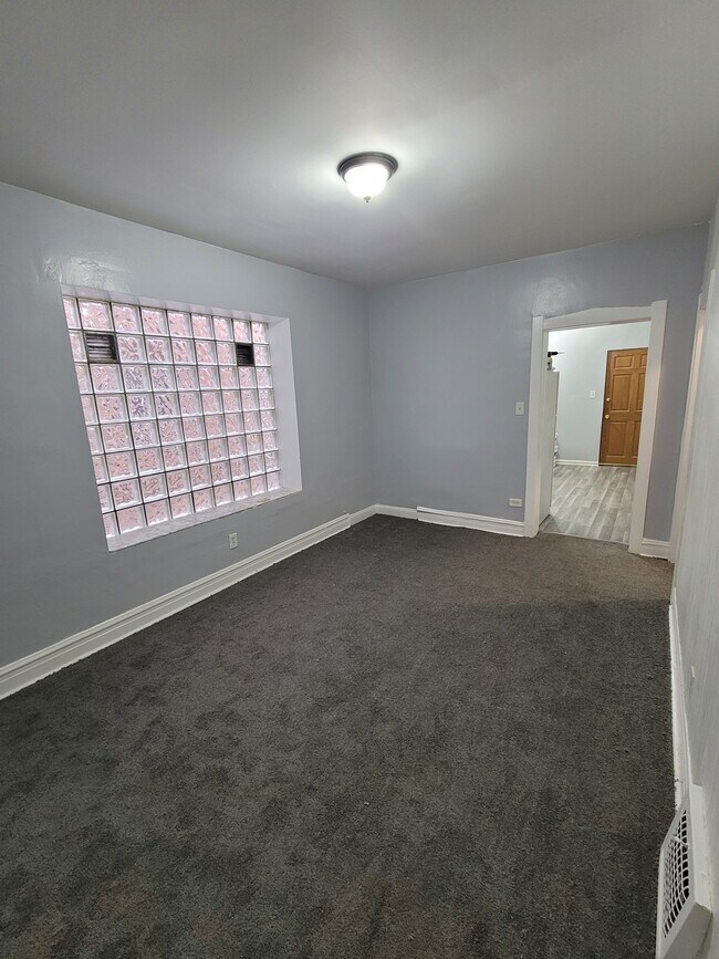 Foto del edificio - 5900 W Cortland St