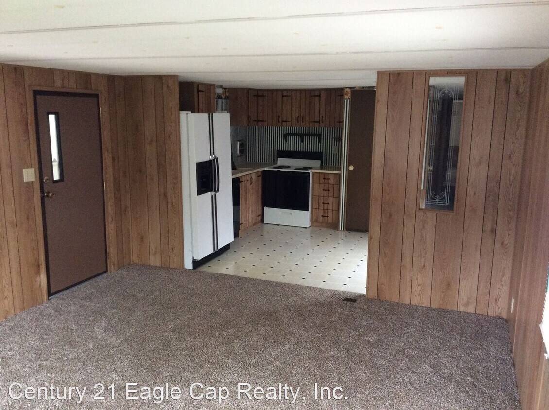 Primary Photo - 2 br, 1 bath Apartment - 2414 Empire Dr.
