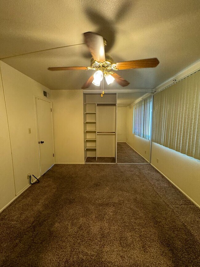 Foto del edificio - 1153 E Vaughn St