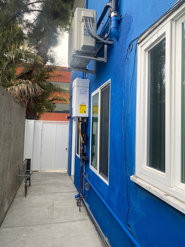 Foto del edificio - 405 W Broadway