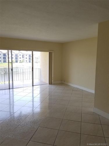 Building Photo - 9373 Fontainebleau Blvd