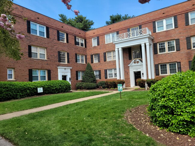 Building Photo - 2109 Suitland Ter SE