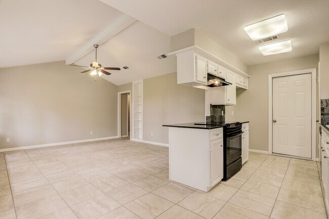 Foto del edificio - 6407 Crestside Dr