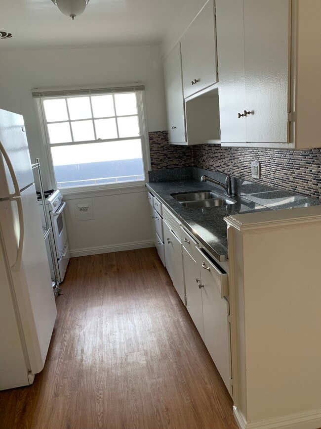 Building Photo - 1241 Bundy S Dr