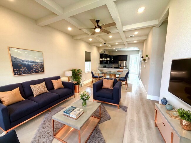 Foto del edificio - **APPLICATION RECEIVED** MUST SEE!!! 3 Bed...