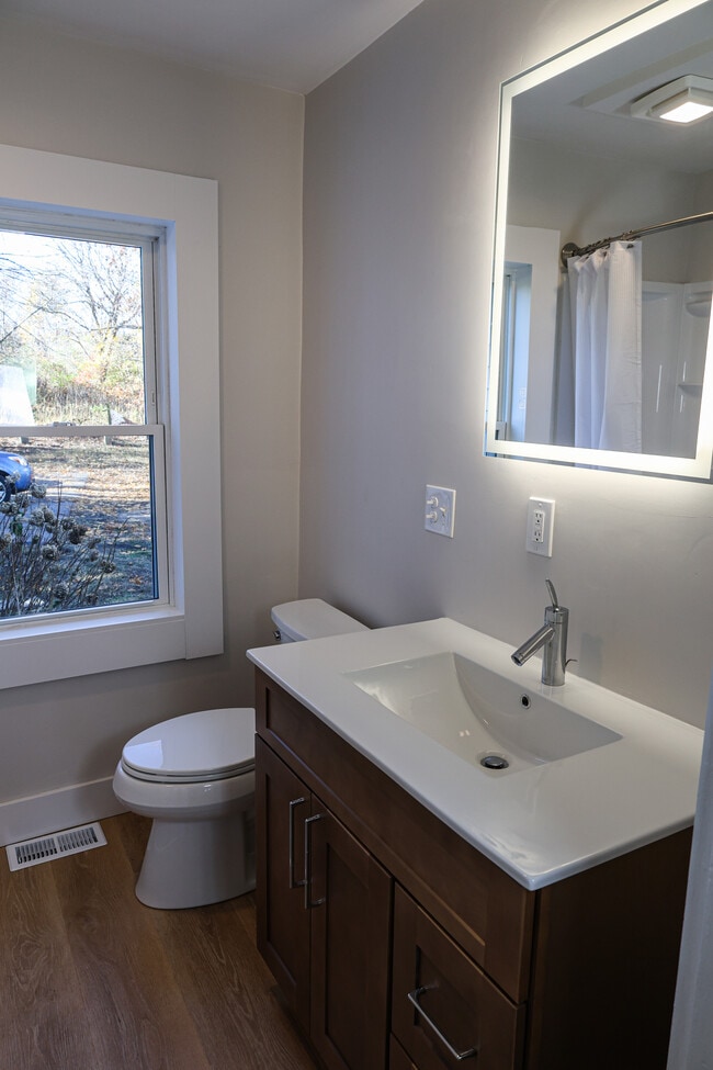 Building Photo - 69 Mechanic St