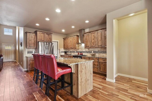 Foto del edificio - Pet Friendly Home Near The Foothills!