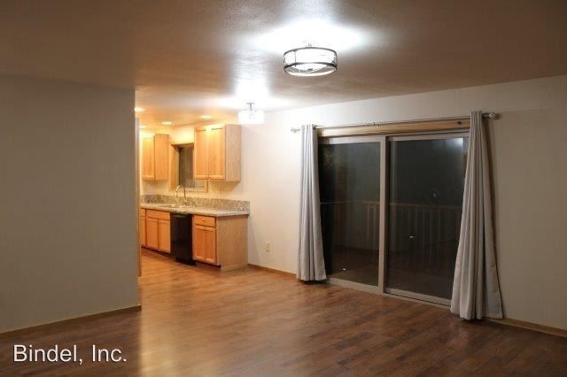Building Photo - 3853 Walnut Dr