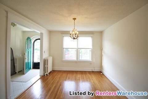 Building Photo - 538 Ingraham St NE