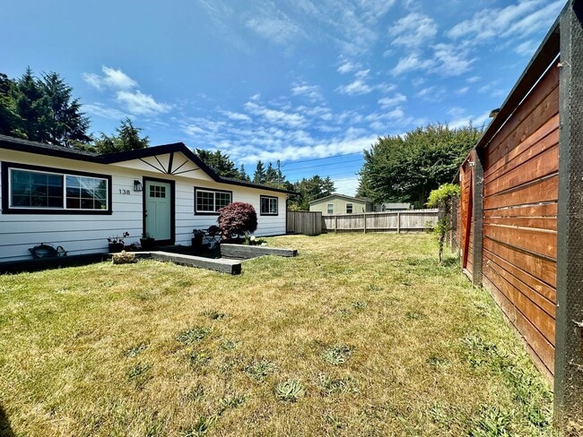 Building Photo - Beautifully Remodeled Home Backing Up to t...