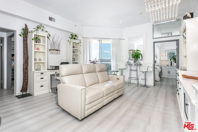 Building Photo - 488 E Ocean Blvd
