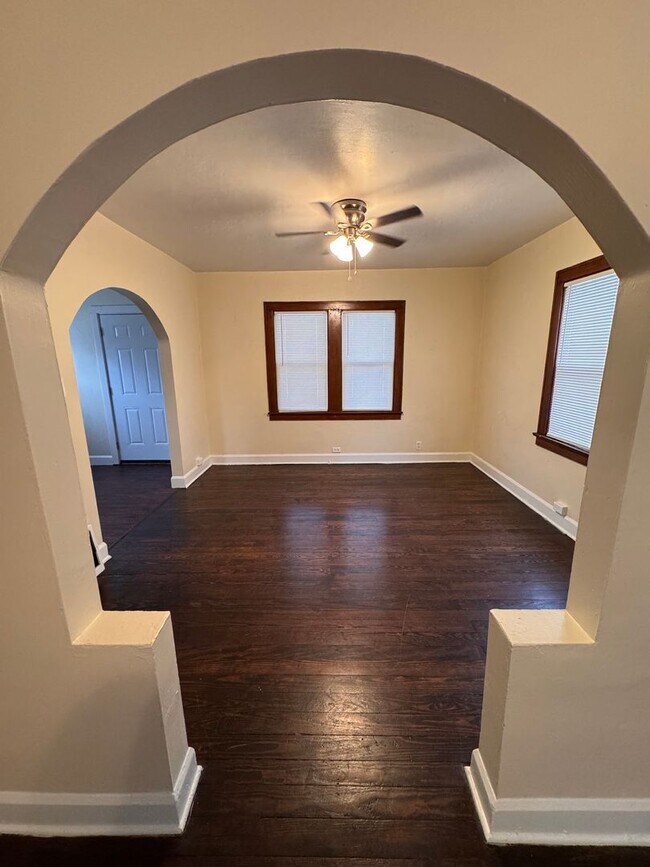 Building Photo - 1324 Salt Springs Rd