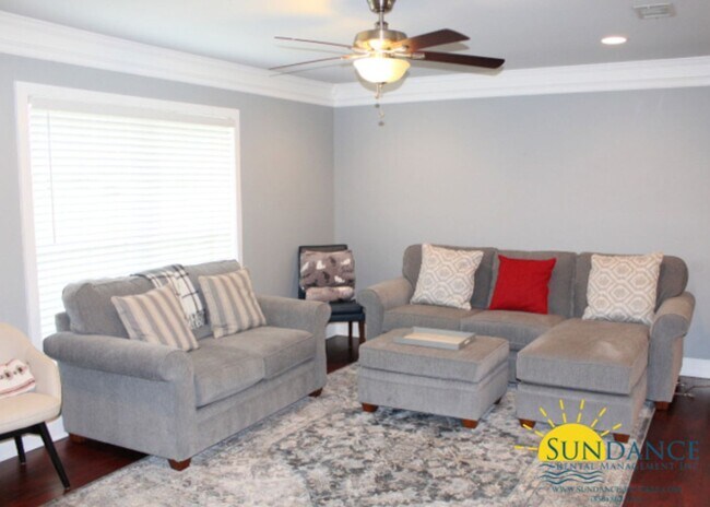 Building Photo - Beautiful Fully Furnished 3 Bedroom Home i...