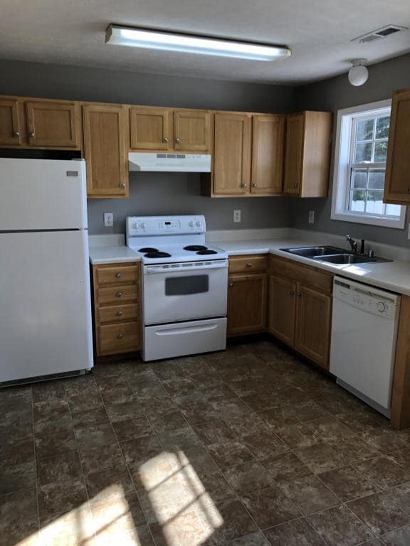 Building Photo - 120 Bon Aire Ave