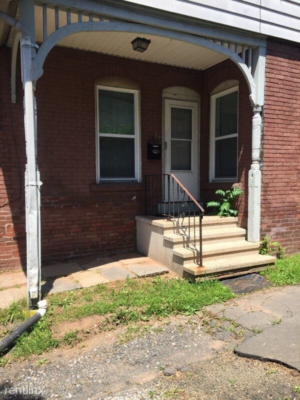 Building Photo - 3 br, 1 bath  - 280 S Main St 1st Floor