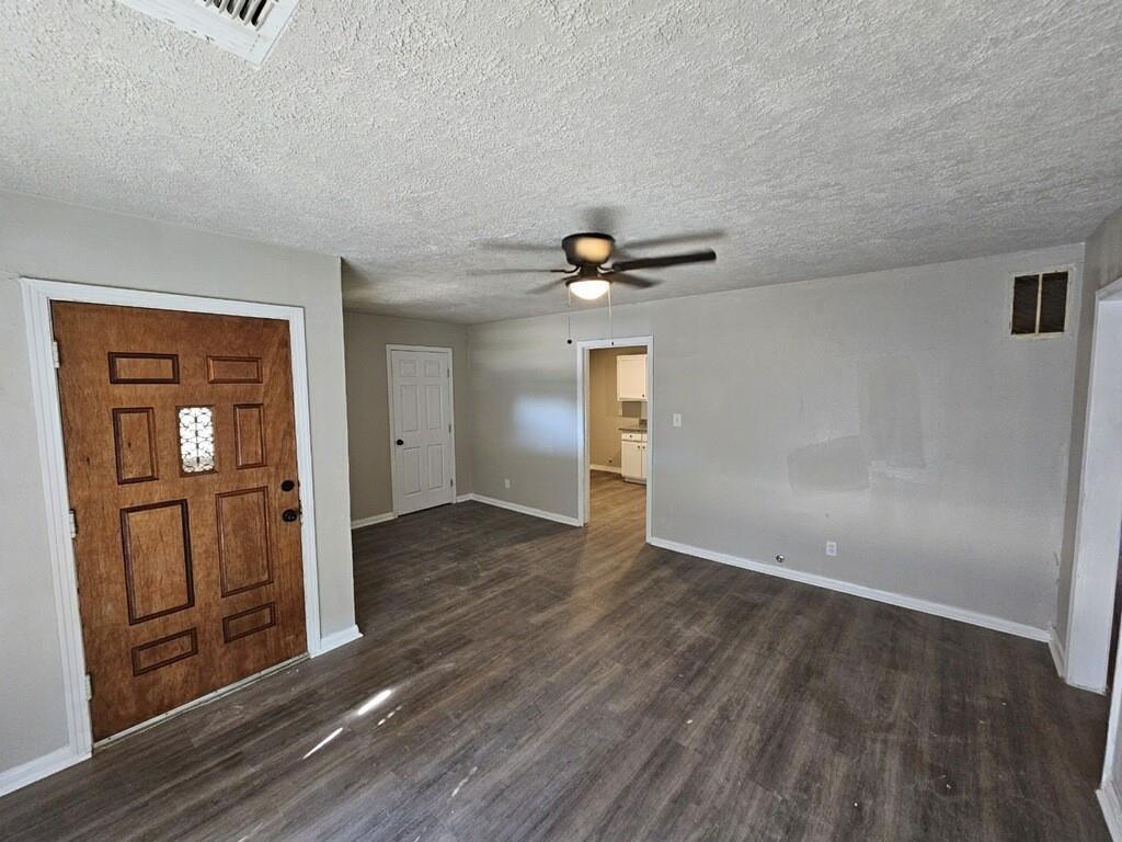 Primary Photo - 5831 Belneath St