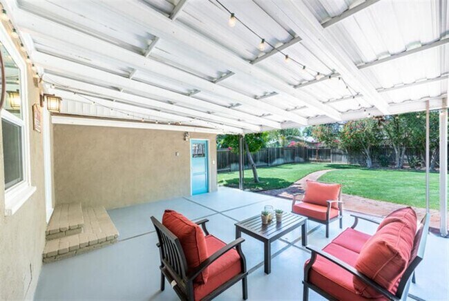 Building Photo - 5865 Vesper Ave Rental