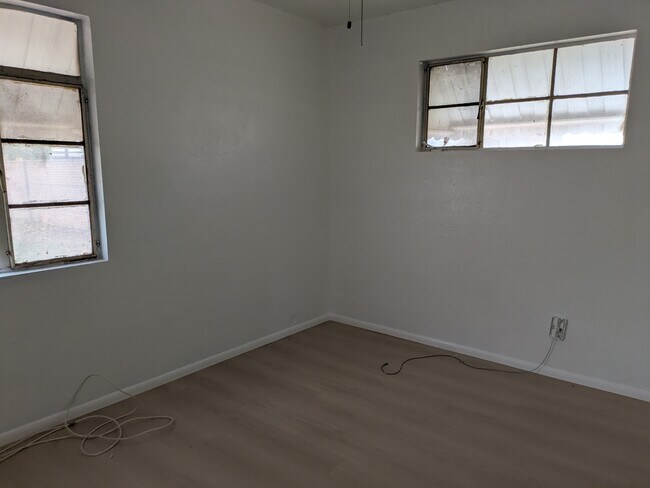 Foto del edificio - 1514 W 1st Pl