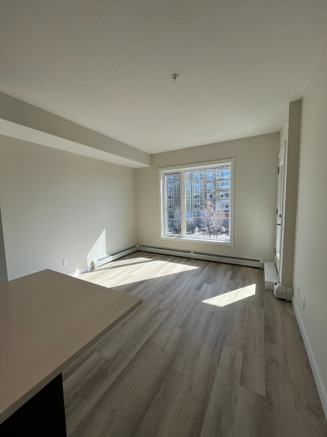 Building Photo - Modern 2-Bedroom Condo in Prime Calgary Lo...