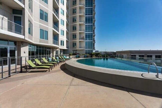 Foto del edificio - 8088 Park Ln