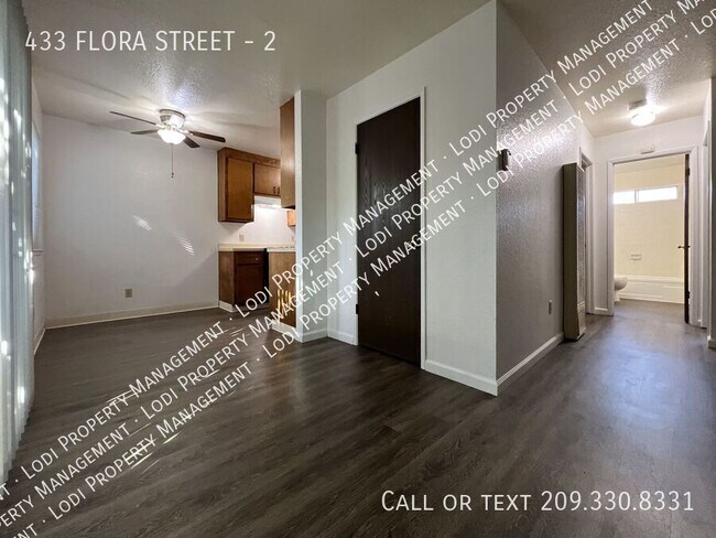 Foto del edificio - Downstairs 2 Bedroom