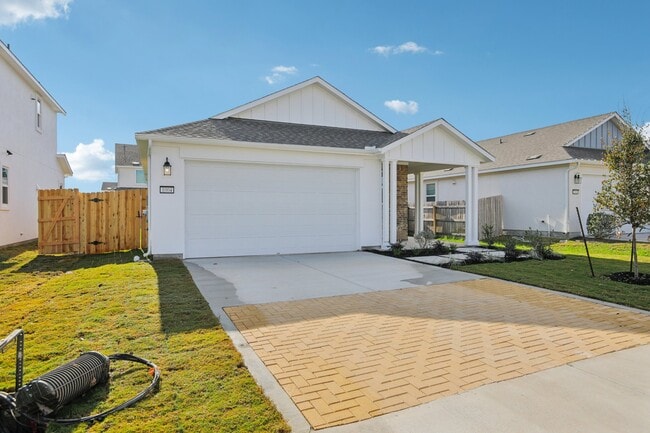 Building Photo - 1004 Yaupon Holly Dr