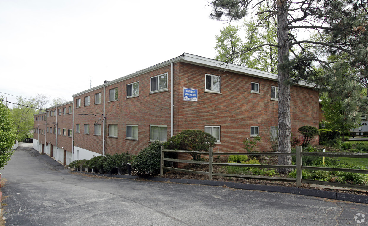 Building Photo - White Bluff Apartments