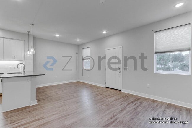 Building Photo - Unit 105