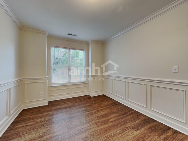 Foto del edificio - 6677 Springfield Village Ln