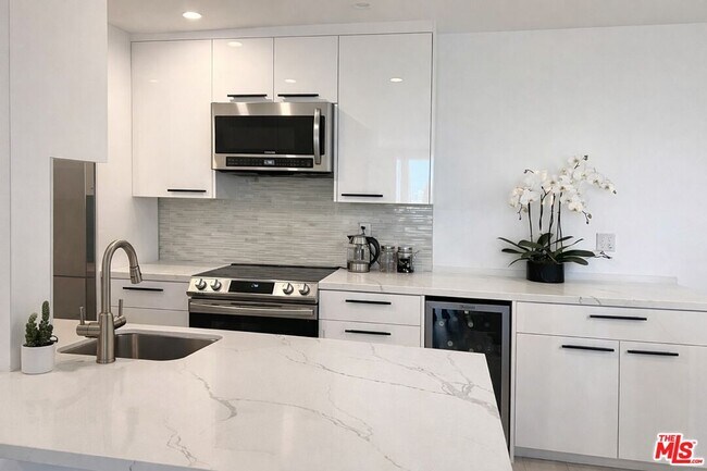 Building Photo - 8535 W Knl Dr