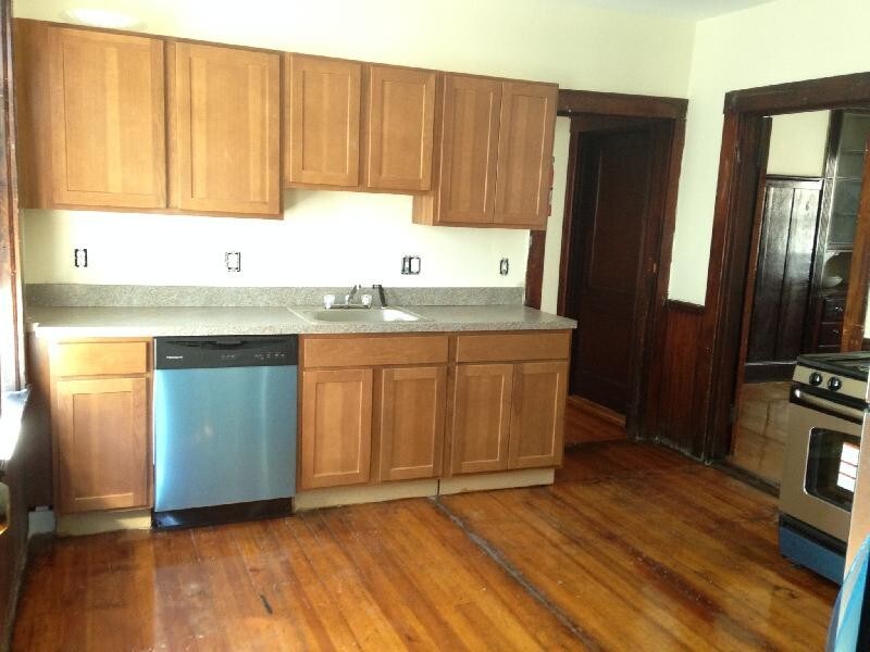 Primary Photo - 25 Thornley St
