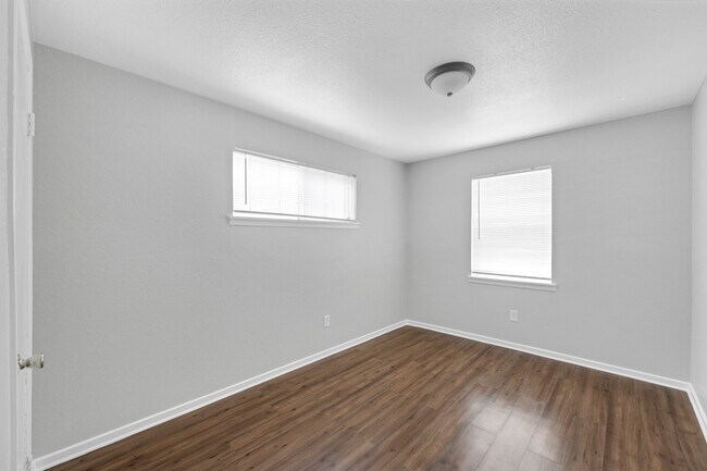 Building Photo - 5722 Pickfair St
