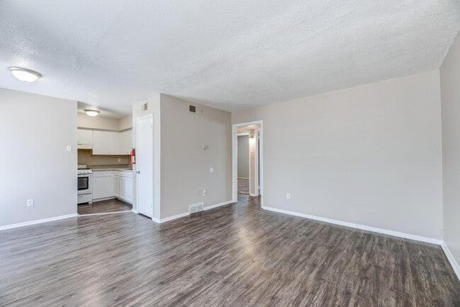 Family Room - Cherry Creek -Free First Month!