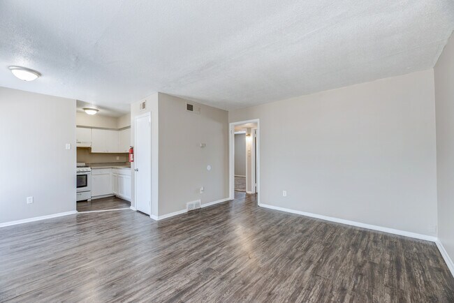 Habitación familiar - Cherry Creek Apartments- 1 month FREE!