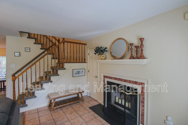 Foto del edificio - 796 Harbor Pl Dr