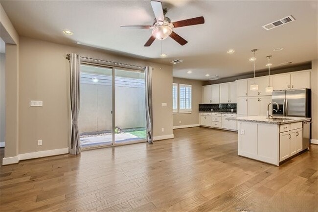 Building Photo - 206 Ridgecrest, UNIT