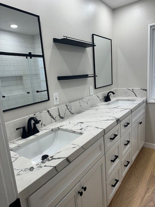 Foto del edificio - Remodeled 3 Bedroom 2 Bath 2 Story Home